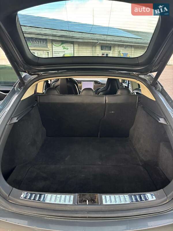 Лифтбек Tesla Model S 2013 в Львове