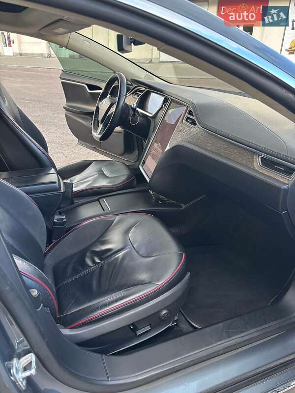 Лифтбек Tesla Model S 2013 в Львове