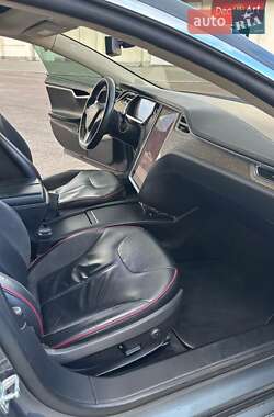 Лифтбек Tesla Model S 2013 в 