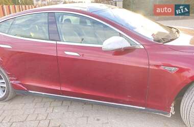 Лифтбек Tesla Model S 2012 в 