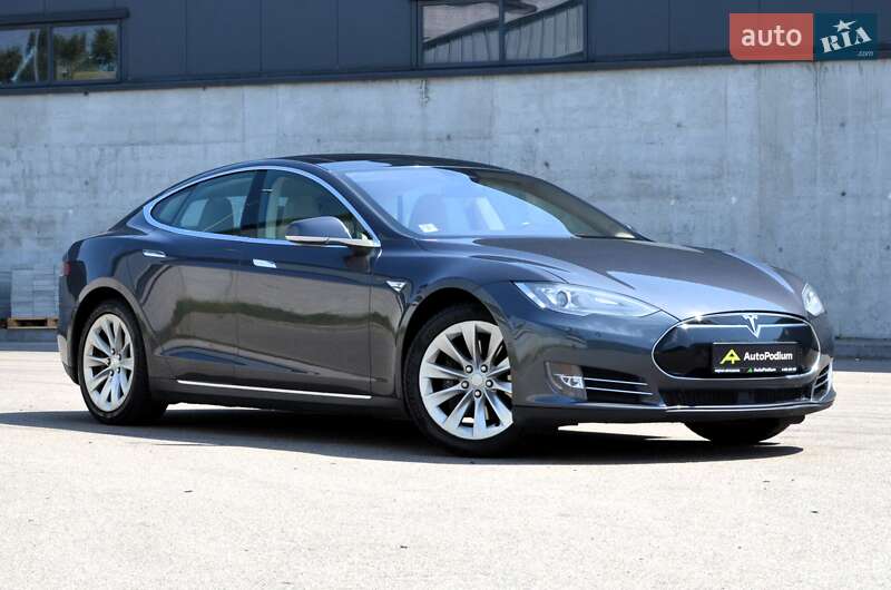 Ліфтбек Tesla Model S 2016 в 