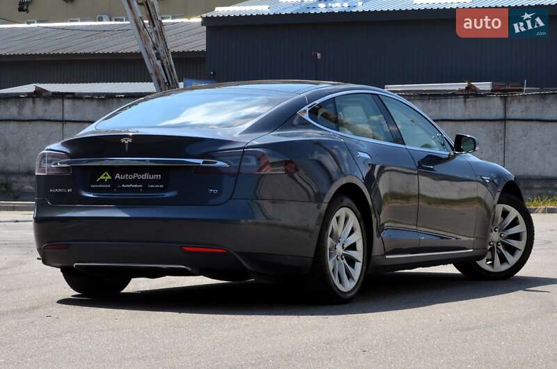 Ліфтбек Tesla Model S 2016 в Києві
