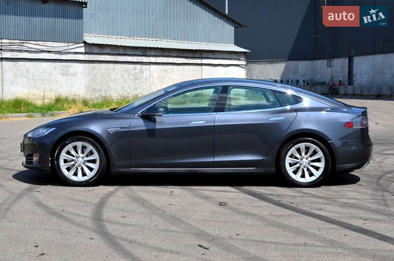 Ліфтбек Tesla Model S 2016 в Києві