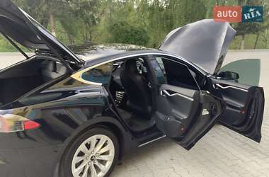 Лифтбек Tesla Model S 2017 в Виннице