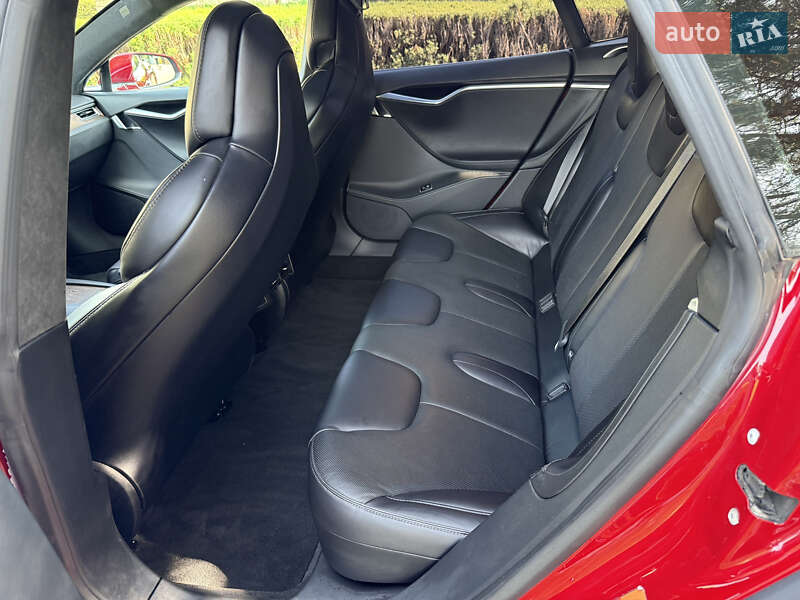 Ліфтбек Tesla Model S 2018 в Івано-Франківську