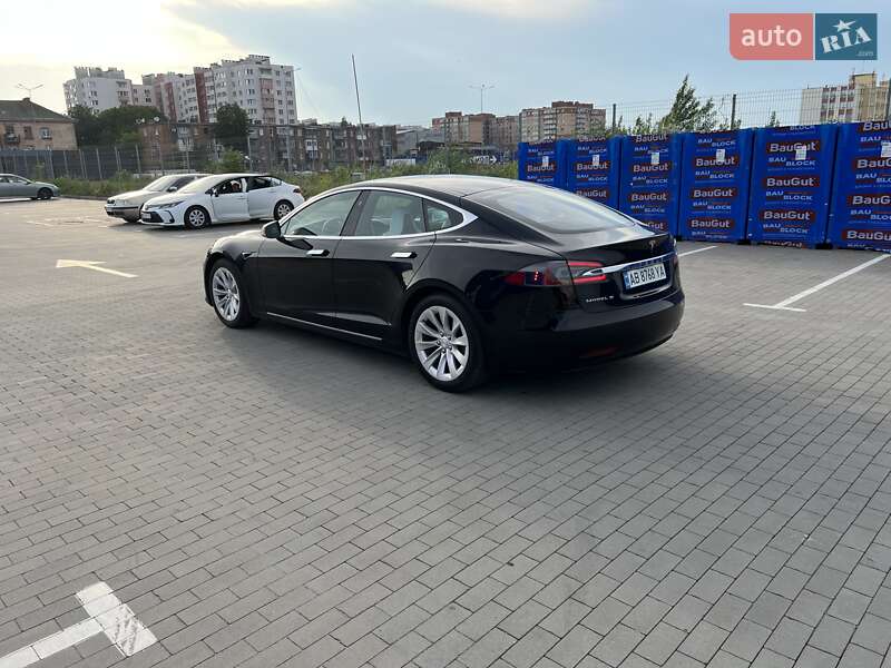 Лифтбек Tesla Model S 2018 в Виннице