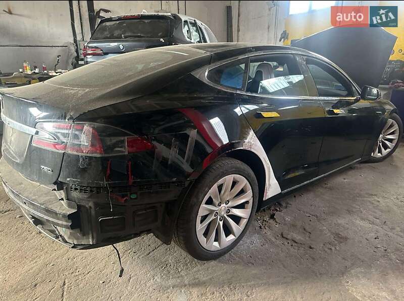 Лифтбек Tesla Model S 2018 в Виннице