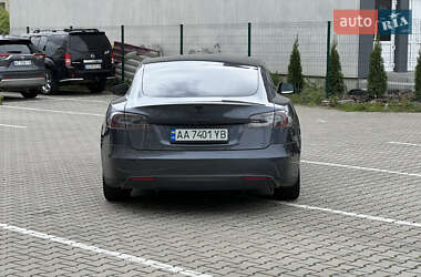 Лифтбек Tesla Model S 2015 в 