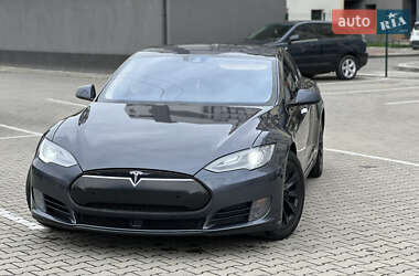 Лифтбек Tesla Model S 2015 в 