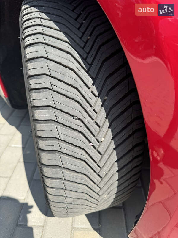 Ліфтбек Tesla Model S 2014 в Черкасах