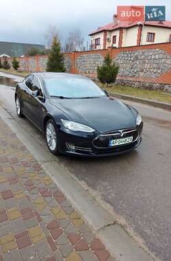 Лифтбек Tesla Model S 2015 в 