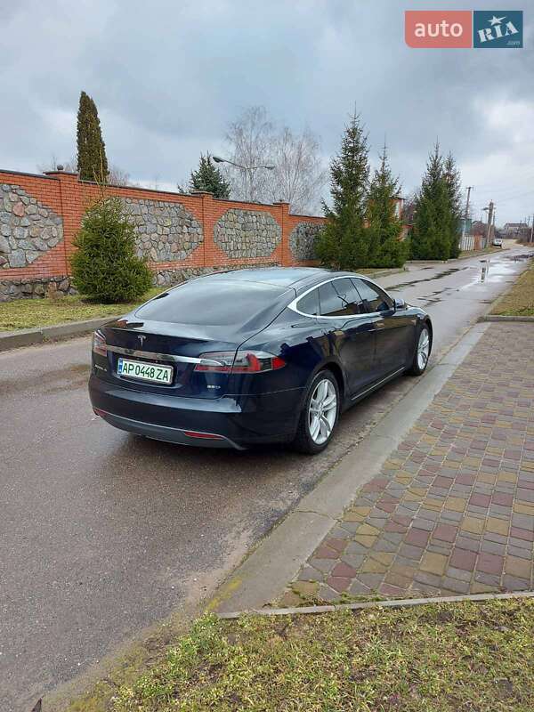 Лифтбек Tesla Model S 2015 в Запорожье