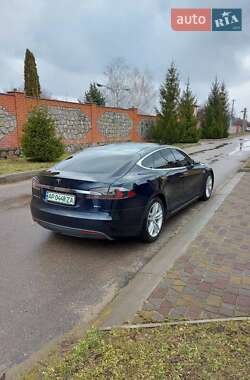 Лифтбек Tesla Model S 2015 в 