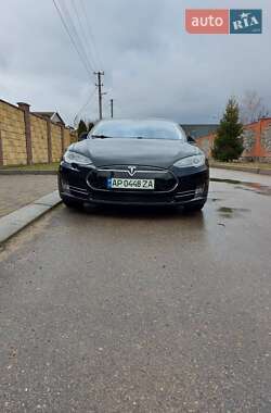 Лифтбек Tesla Model S 2015 в 
