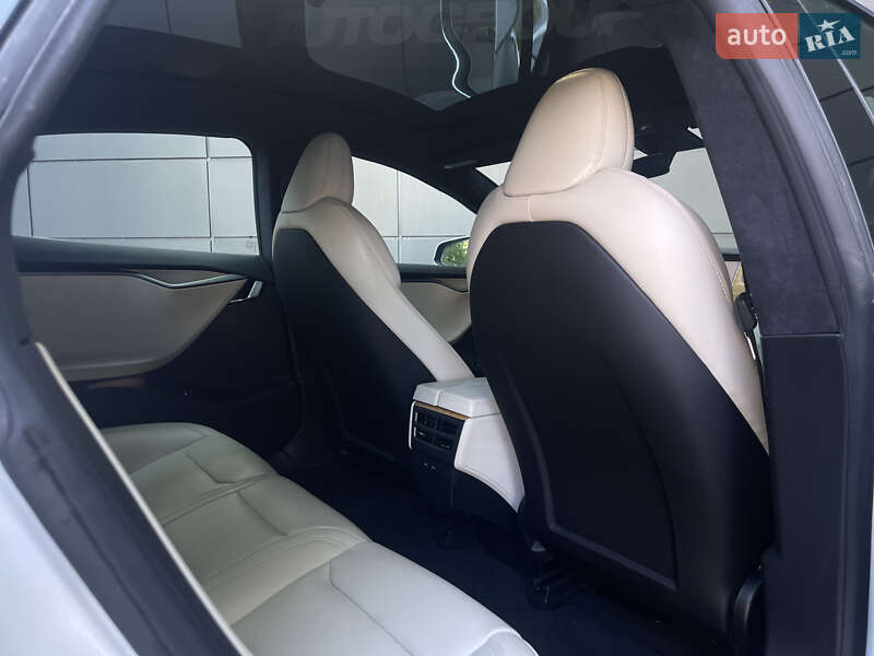 Ліфтбек Tesla Model S 2020 в Одесі