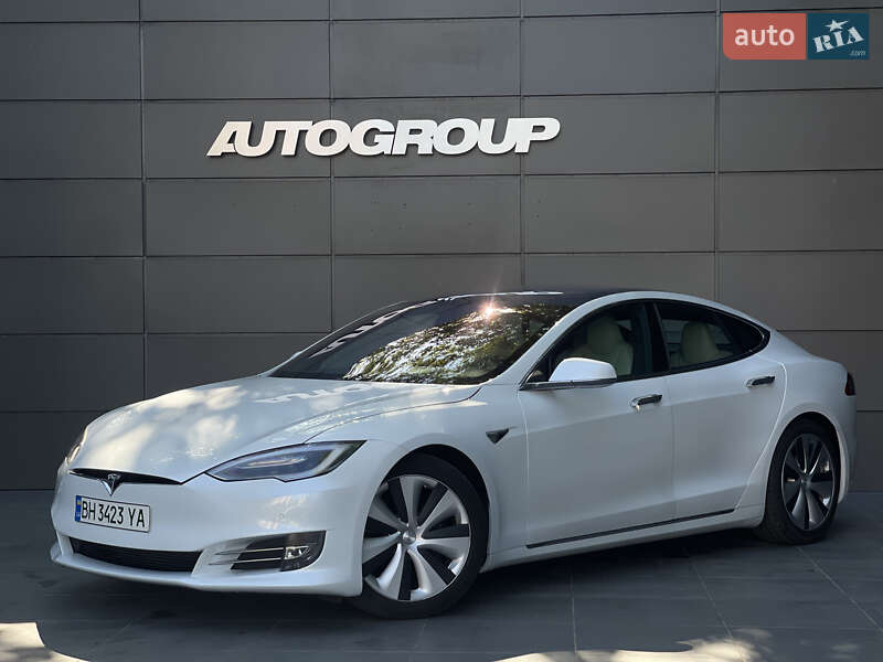Ліфтбек Tesla Model S 2020 в 