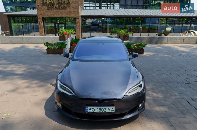 Лифтбек Tesla Model S 2018 в Киеве