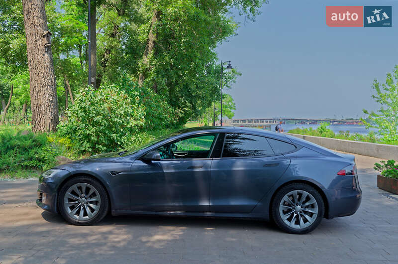Лифтбек Tesla Model S 2018 в Киеве