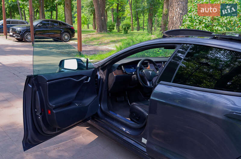 Лифтбек Tesla Model S 2018 в Киеве