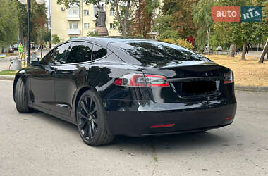 Лифтбек Tesla Model S 2018 в 