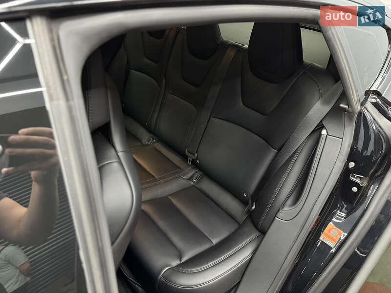 Лифтбек Tesla Model S 2017 в Днепре