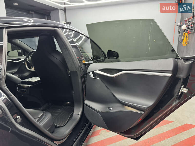 Лифтбек Tesla Model S 2017 в Днепре