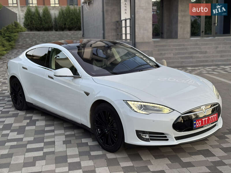 Лифтбек Tesla Model S 2014 в 