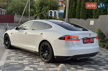 Лифтбек Tesla Model S 2014 в 