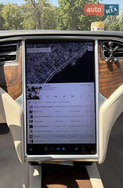 Лифтбек Tesla Model S 2017 в 
