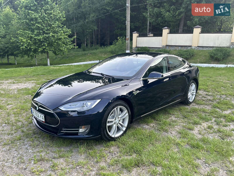 Лифтбек Tesla Model S 2013 в Виннице