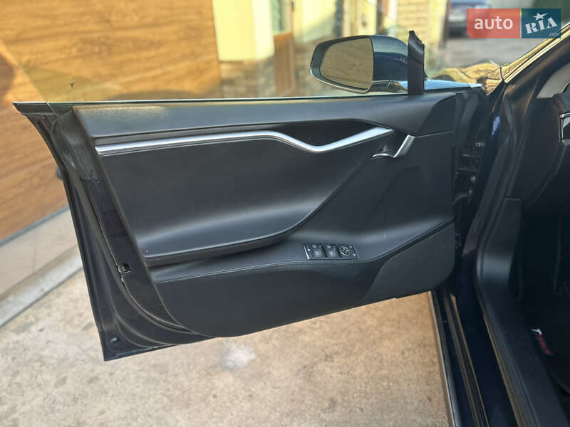 Лифтбек Tesla Model S 2013 в Виннице