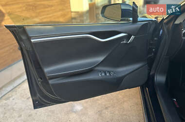 Лифтбек Tesla Model S 2013 в 