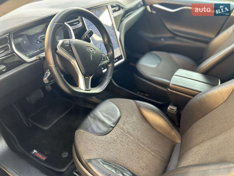 Лифтбек Tesla Model S 2013 в Виннице