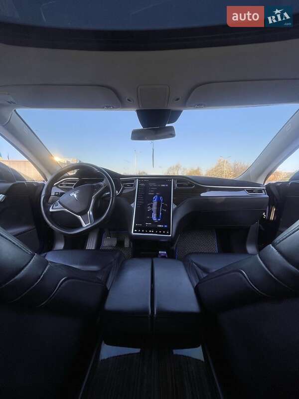 Ліфтбек Tesla Model S 2016 в Яворові
