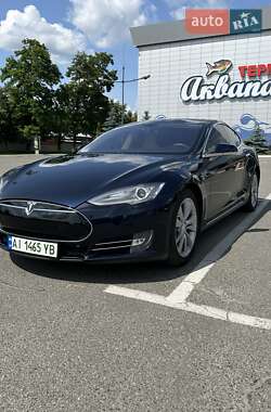Лифтбек Tesla Model S 2013 в 