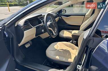 Лифтбек Tesla Model S 2013 в 