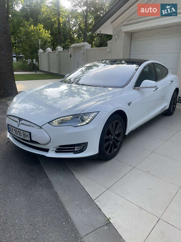 Ліфтбек Tesla Model S 2016 в Харкові