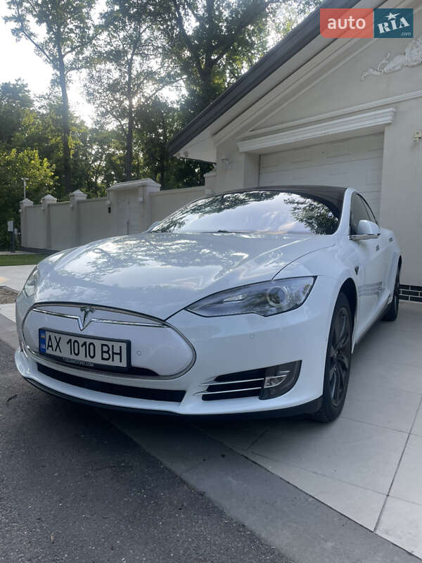 Ліфтбек Tesla Model S 2016 в Харкові