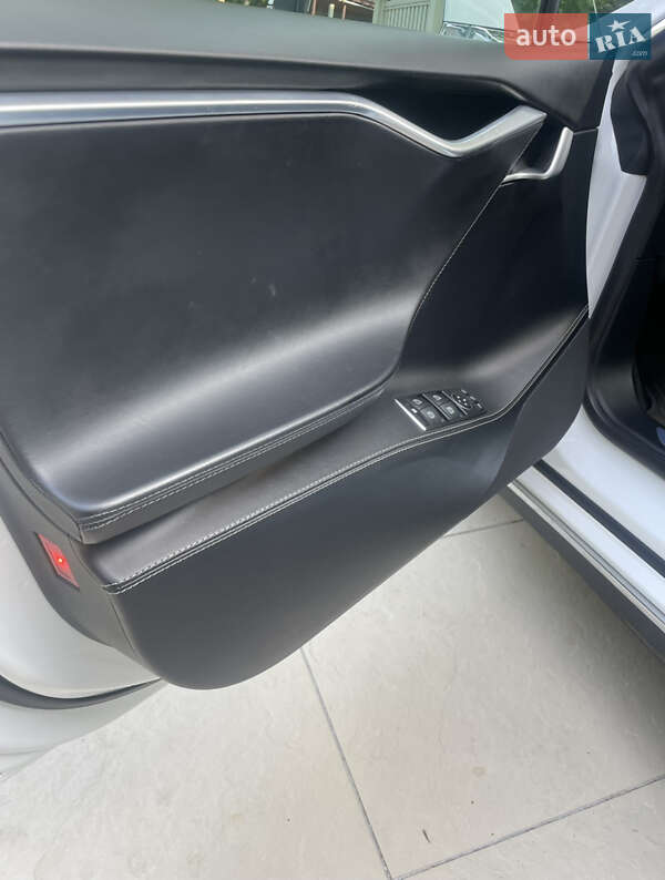 Ліфтбек Tesla Model S 2016 в Харкові