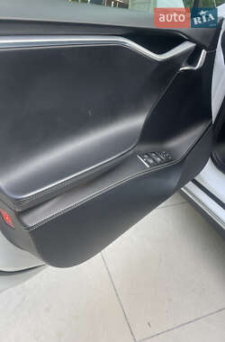 Лифтбек Tesla Model S 2016 в 
