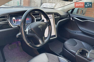 Лифтбек Tesla Model S 2014 в 