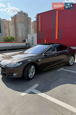 Лифтбек Tesla Model S 2014 в Киеве