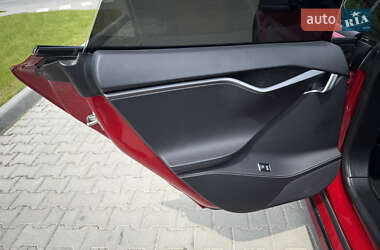 Ліфтбек Tesla Model S 2020 в 