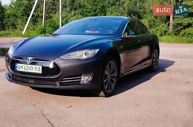 Лифтбек Tesla Model S 2015 в 