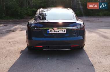 Лифтбек Tesla Model S 2015 в 