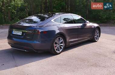 Лифтбек Tesla Model S 2015 в 