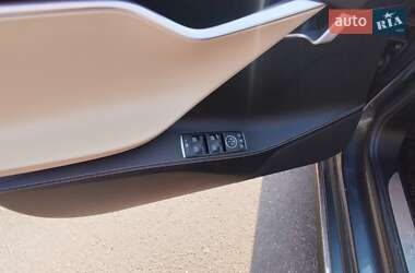Лифтбек Tesla Model S 2015 в 