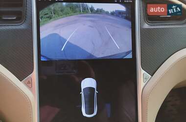 Лифтбек Tesla Model S 2015 в 