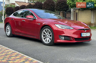 Лифтбек Tesla Model S 2016 в 