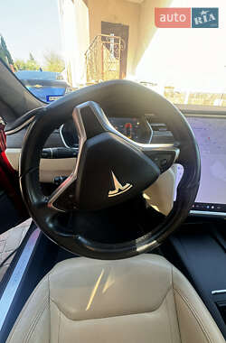 Лифтбек Tesla Model S 2016 в 